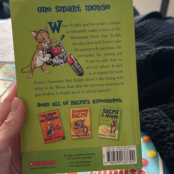 4  kids book bundle - Picture 4 of 5